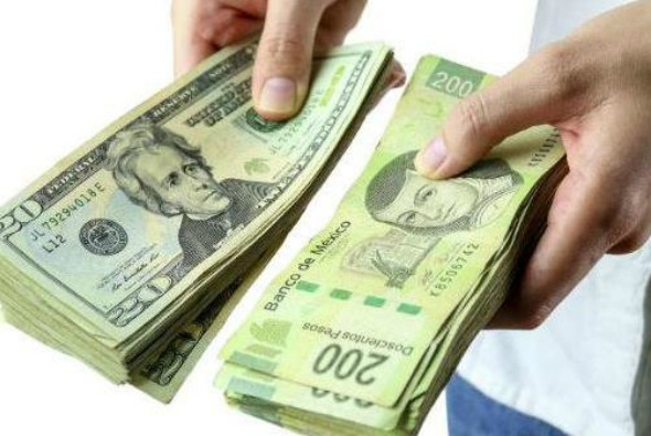 Hogares obtienen menos ‘cash’ en remesas por alta inflación y peso ‘fortachón’