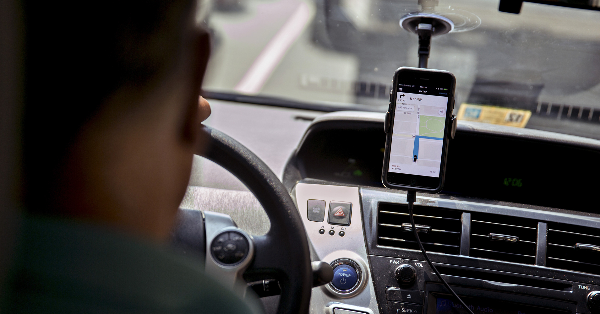 Uber activa funciones de seguridad que incluyen llamada al 911, impuestos