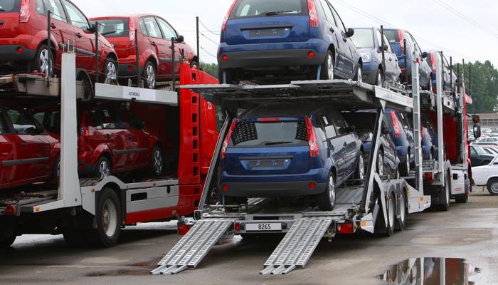 Planea Trump imponer mayores aranceles a vehículos importados: WSJ