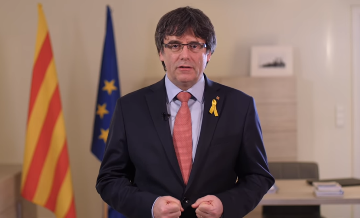 Puigdemont retira candidatura para presidir Cataluña