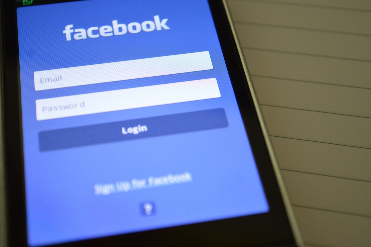 Facebook recopiló detalles de llamadas y SMS de sus usuarios