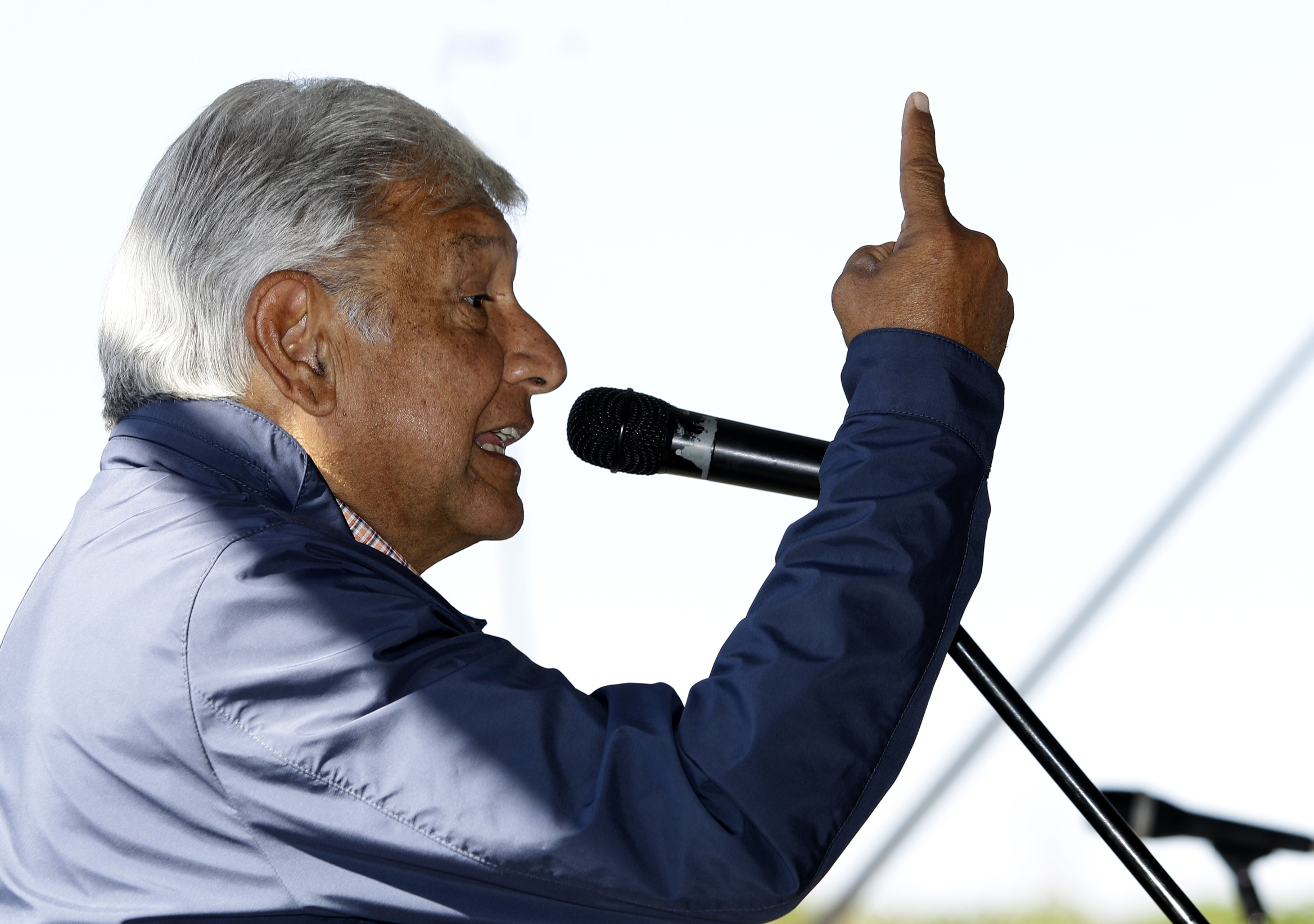 López Obrador recibe apoyo de la Cámara de la Construcción