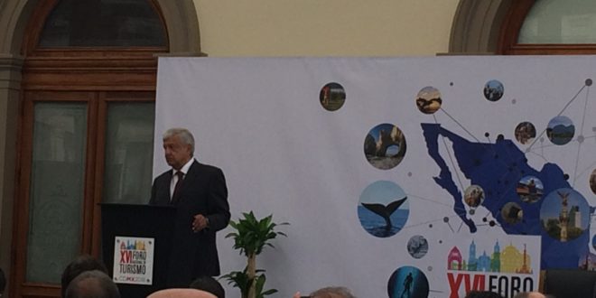 AMLO buscarán diálogo con empresarios para decidir futuro del NAIM