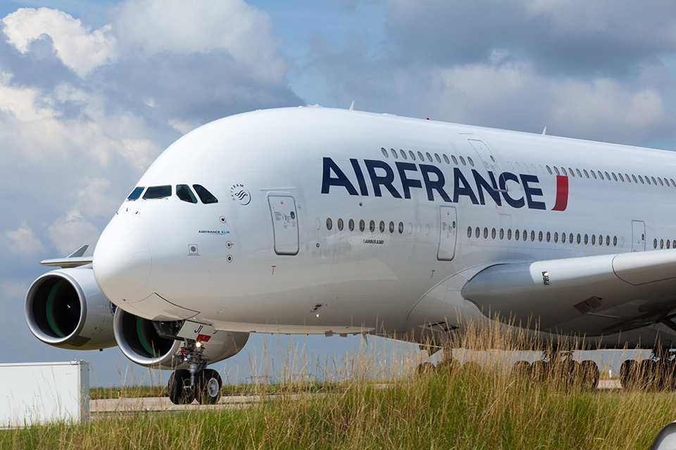Tras dimisión de presidente, acciones de Air France pierden altura