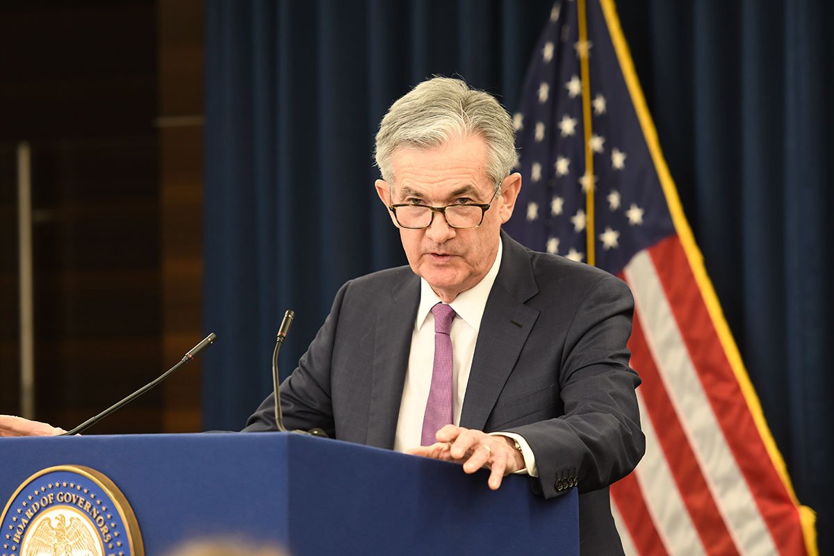 Powell prevé ‘crecimiento moderado’ para EU; persiste expectativa de otro recorte en la Fed, empleo