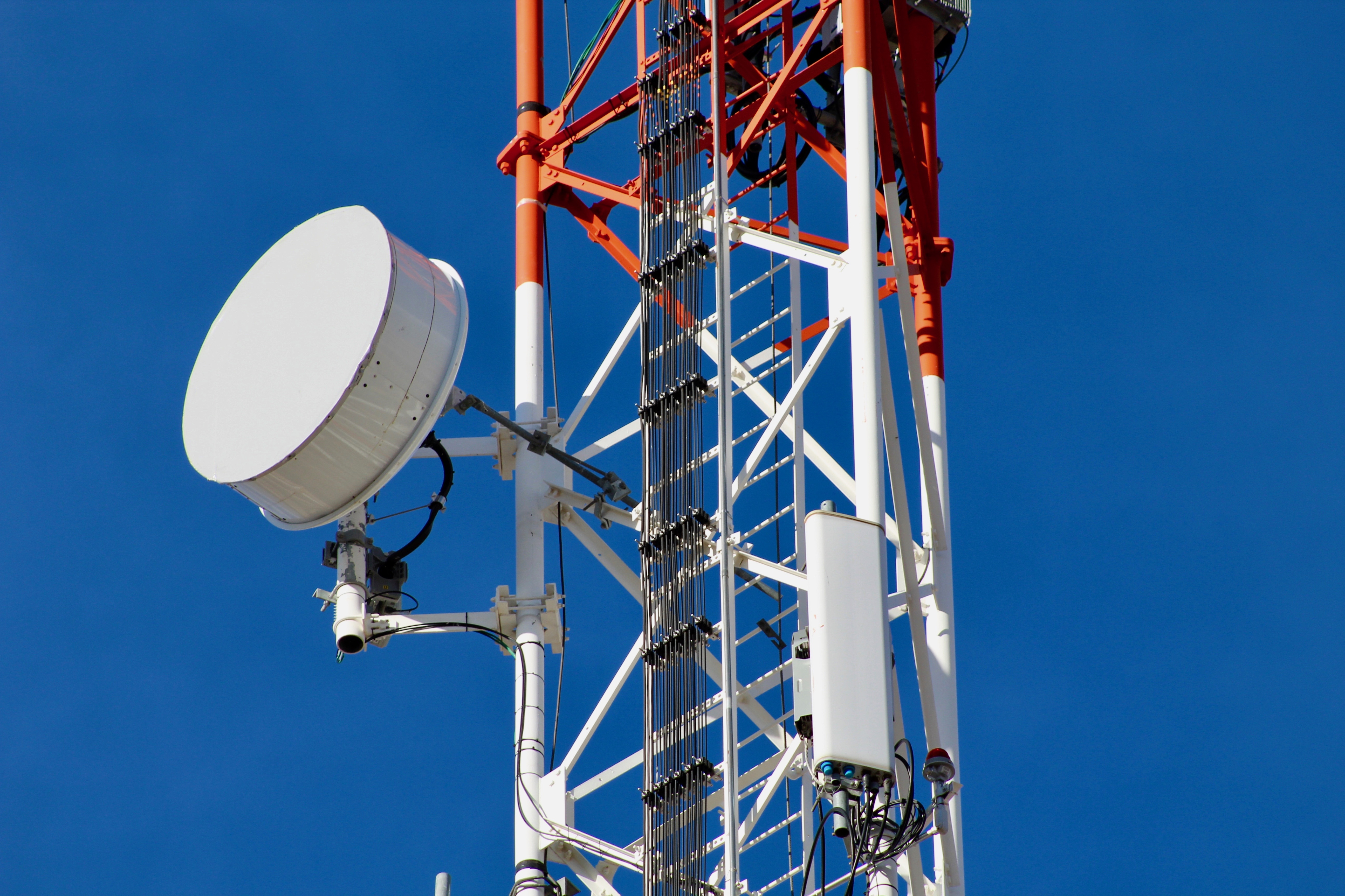 Falta mejorar regulación asimétrica en telecomunicaciones, apunta AT&T