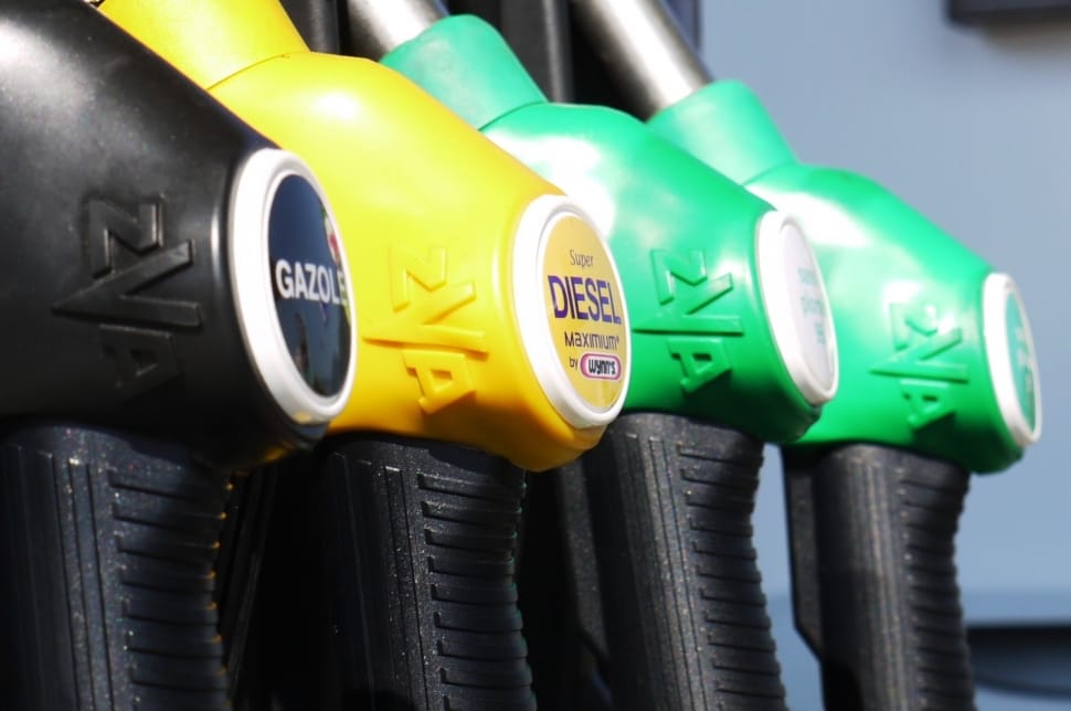 ¿Vas a llenar el tanque de tu auto? Pagarás más de IEPS en gasolina regular y diésel