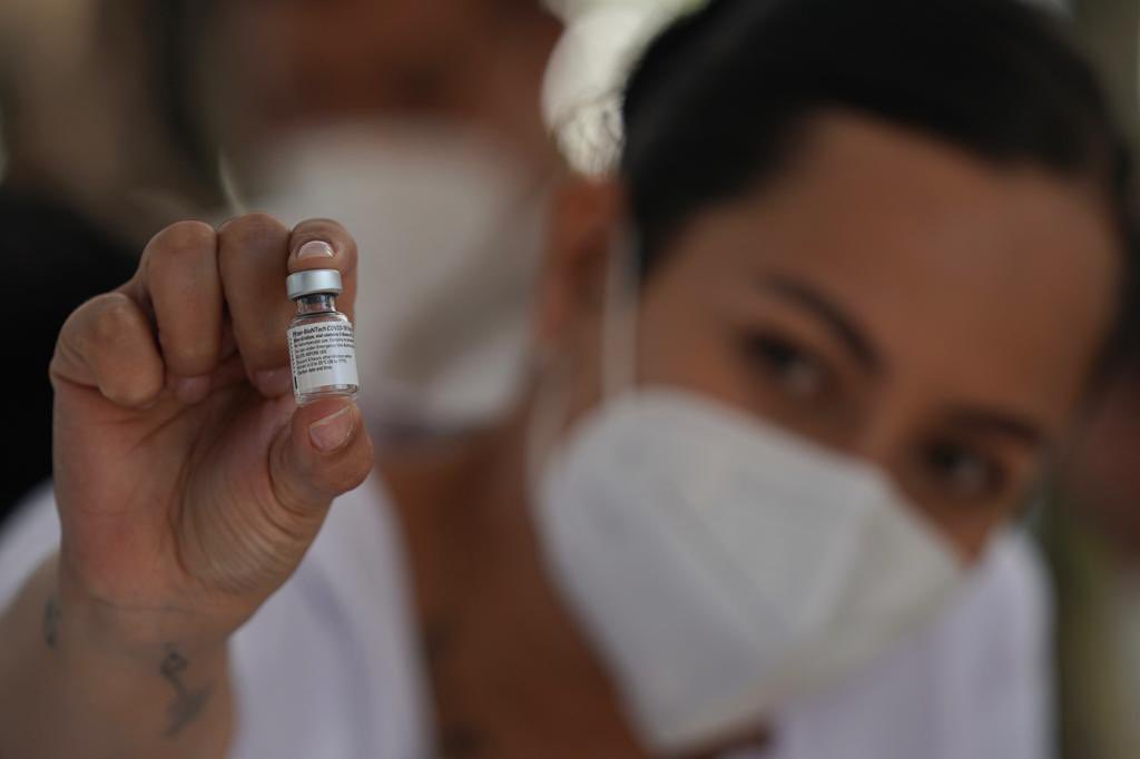 vacunación, Curevac, Retoma México su plan de vacunación de personal médico