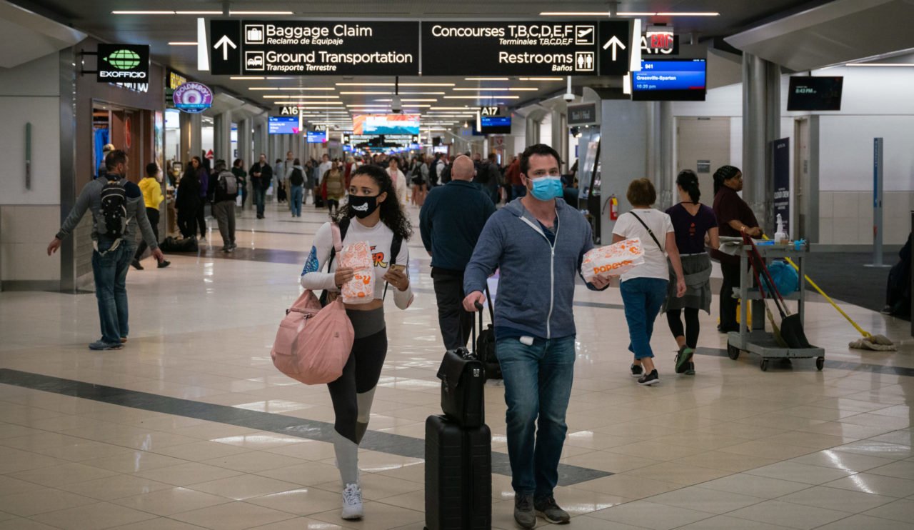Flujo de viajeros internacionales se deterioró en abril