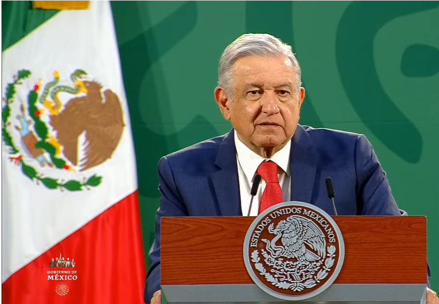 AMLO, becas, conferencia
