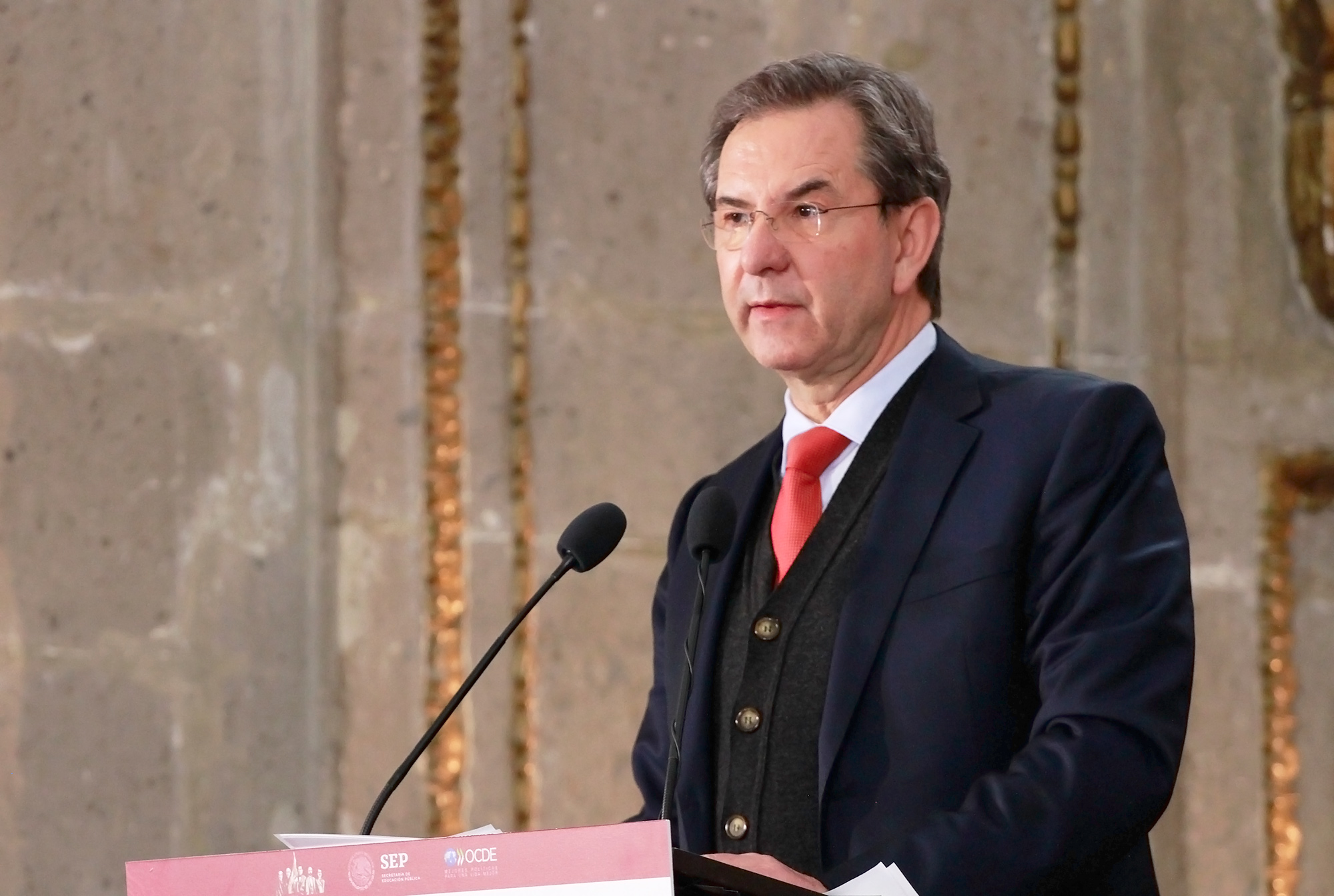 Ya es oficial; ratifican a Esteban Moctezuma como embajador de México en EU