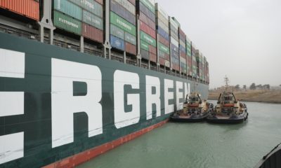 Bloqueo en el Canal de Suez tumba precios del petróleo