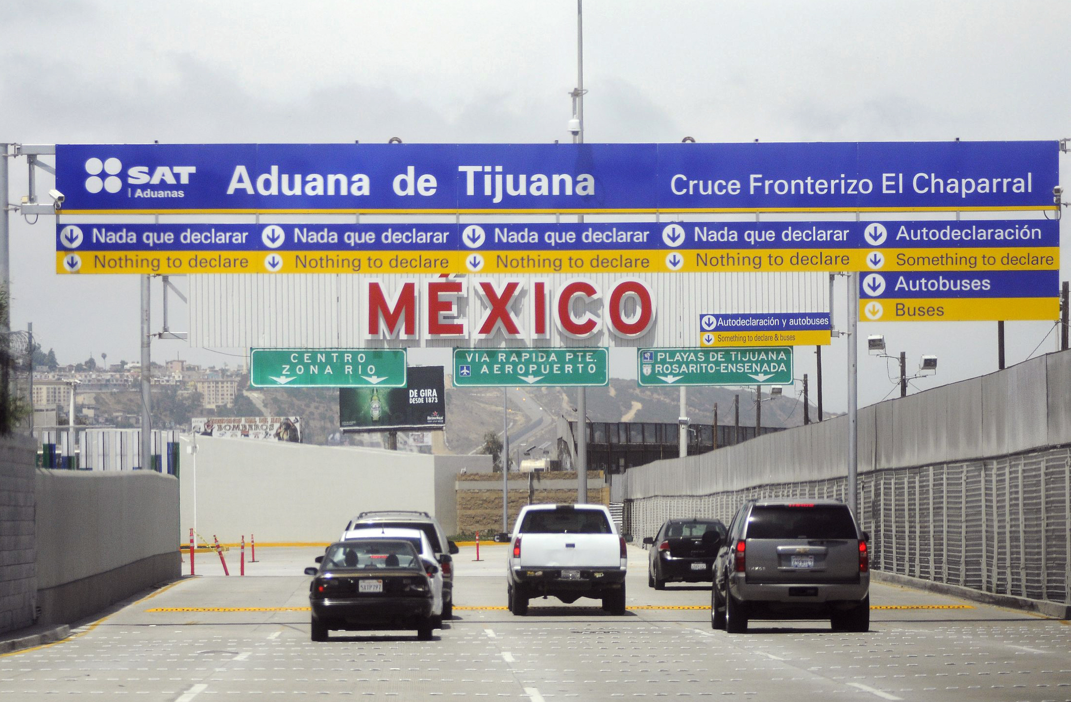 Autorizan reparación de barreras en la frontera entre México y EU