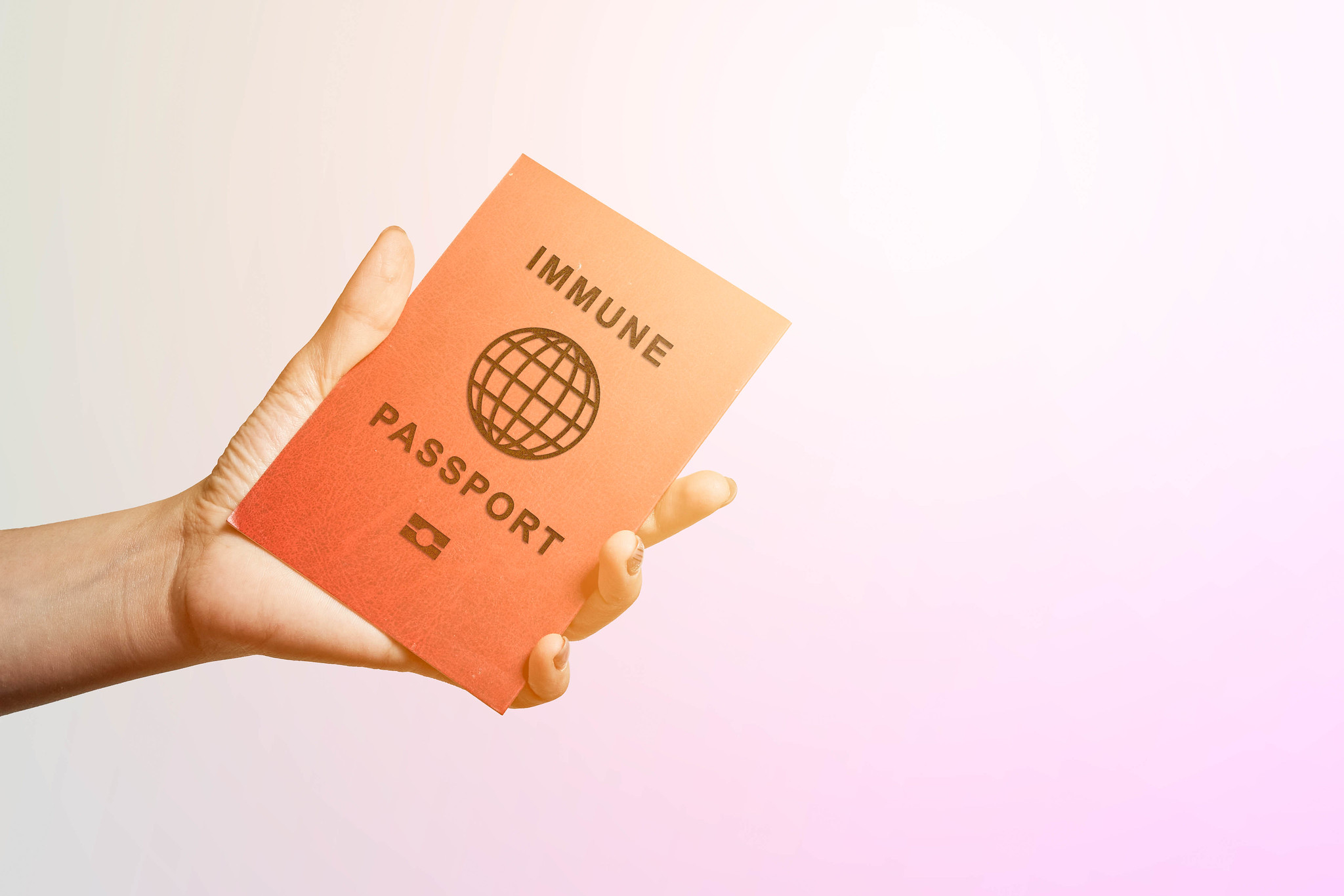 ¿Planeas ir a Canadá? Puede que te pidan un “pasaporte de vacunación”