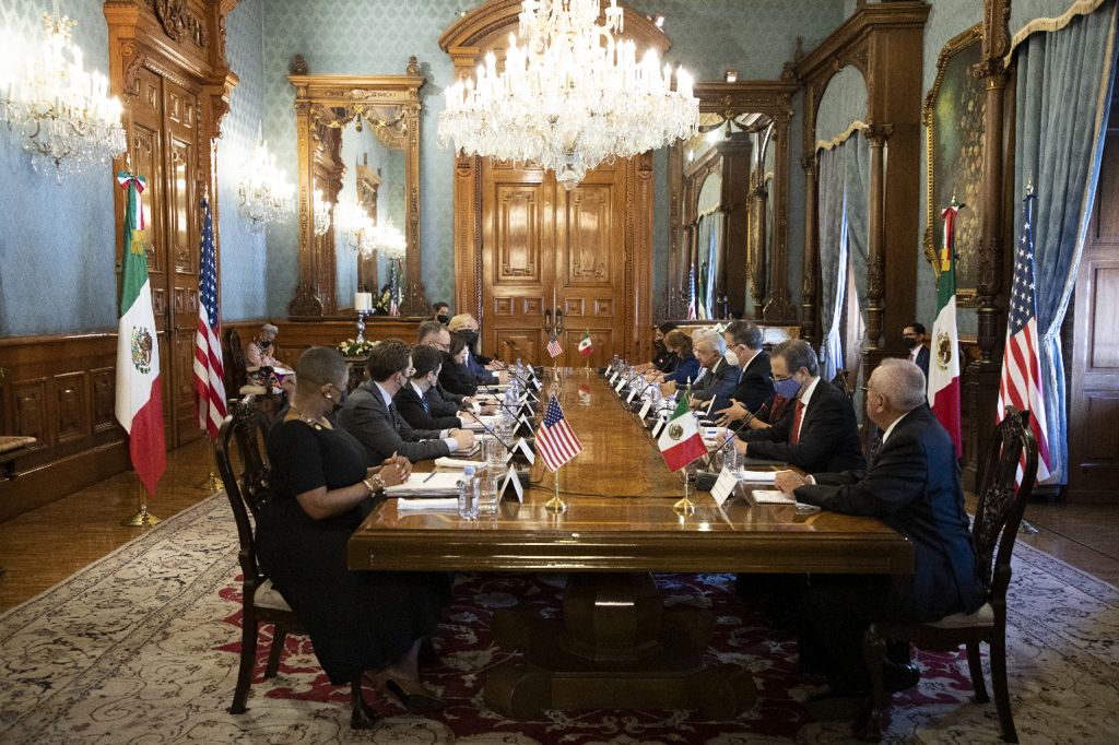 Reunión de gobiernos de EU y México en Palacio Nacional