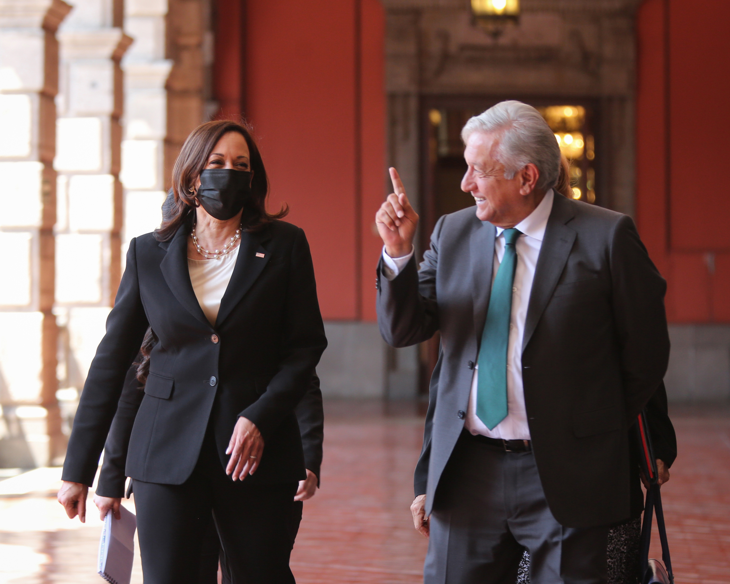 Deje trabajar a la prensa y a las ONGs, pidió Kamala Harris a AMLO