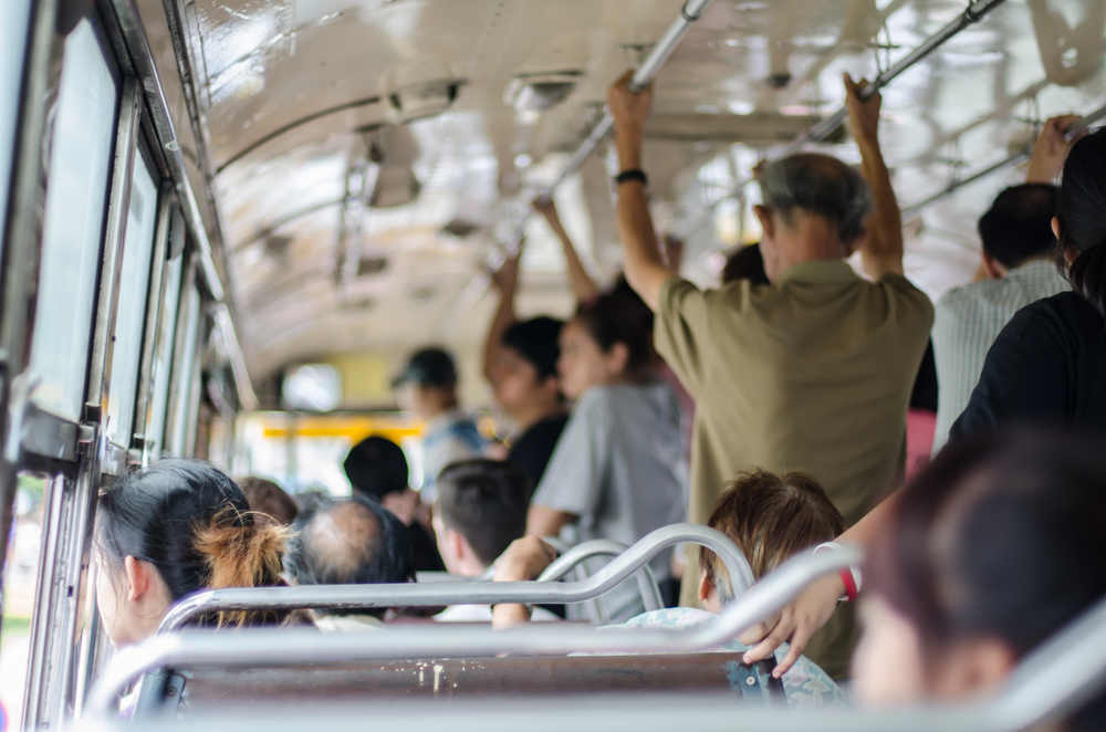 Colapsó gasto de los hogares en educación, transporte y ropa durante 2020