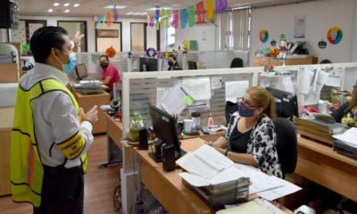 Funcionarios vacunados volverán a oficinas de gobierno en agosto