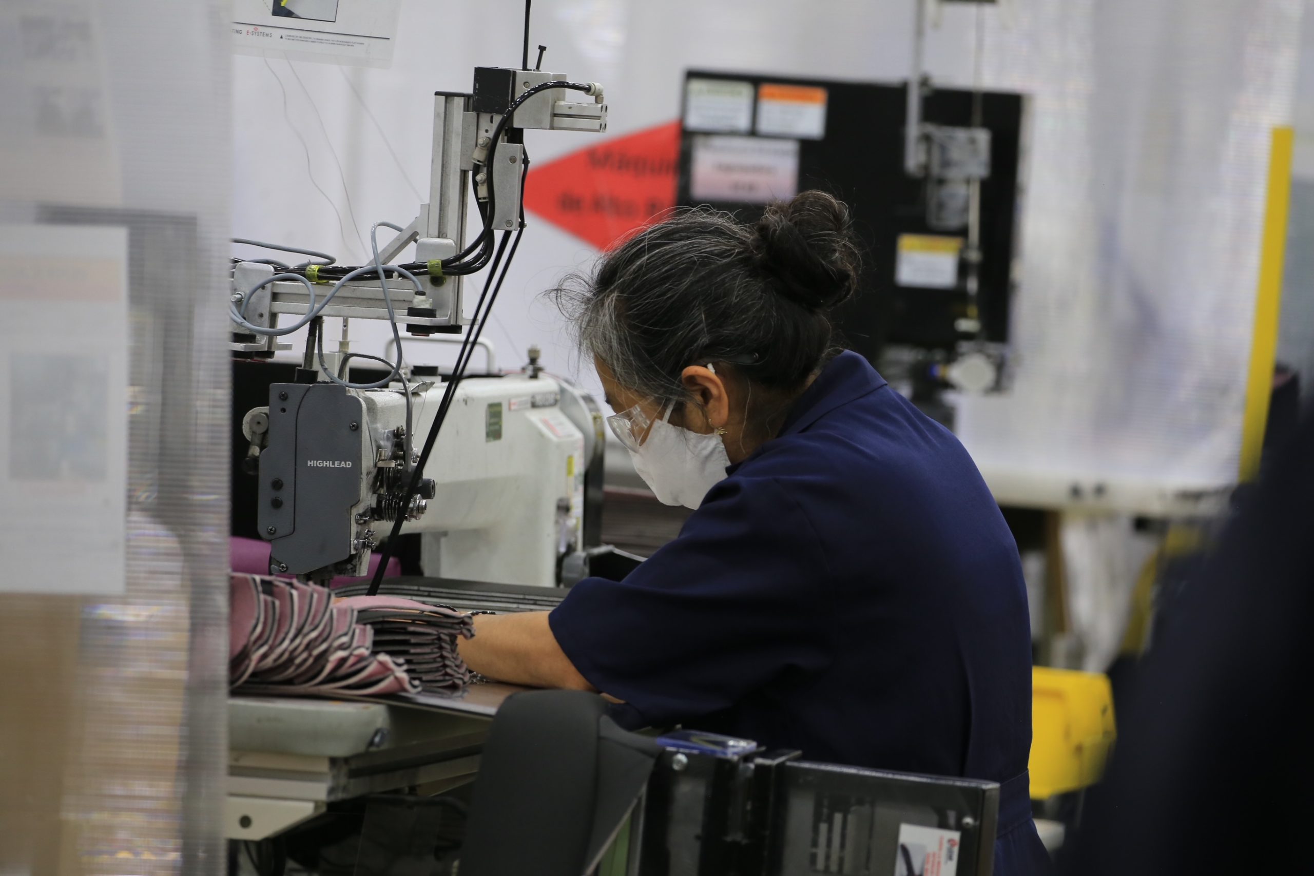 Mujeres son la tercera parte de la fuerza laboral que mueve a la manufactura