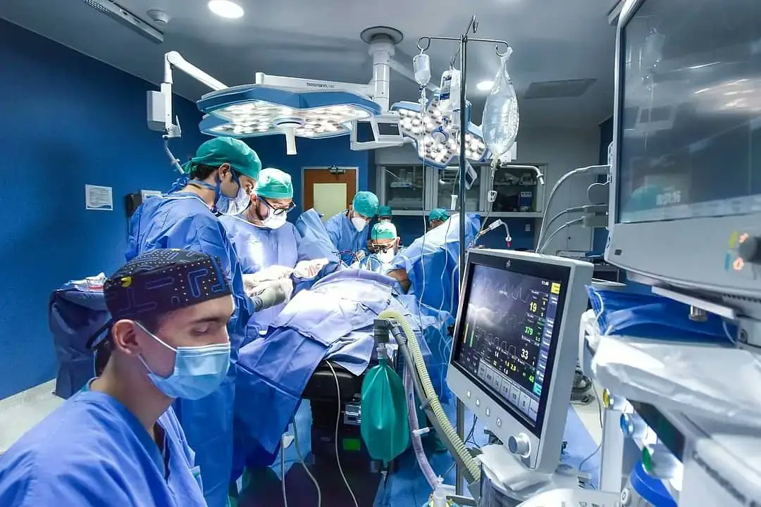 Cofece propone una “cirugía mayor” a la industria de seguros de gastos médicos