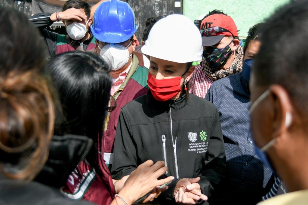 Claudia Sheinbaum acudió a la casa que colapsó / @GobCDMX