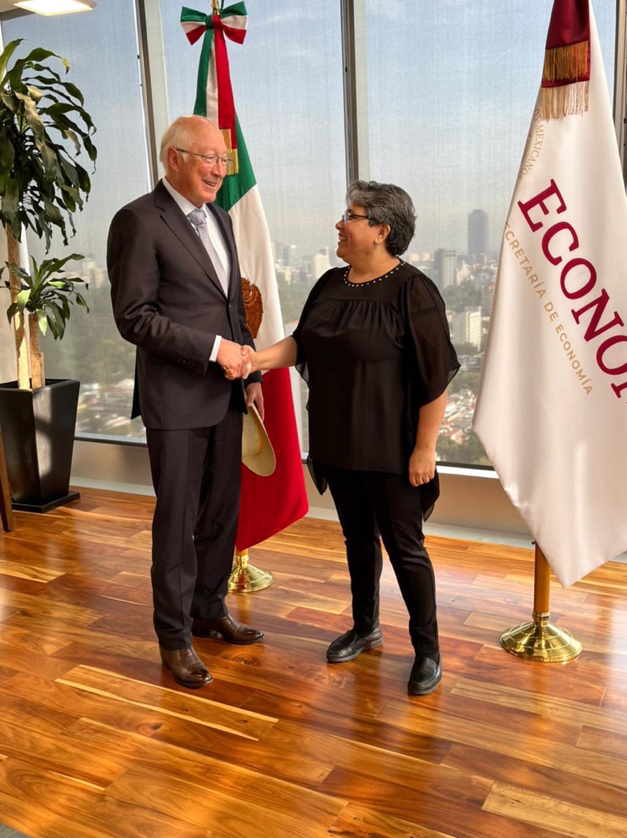 Secretaria de Economía y embajador de EU en México abordan temas comerciales