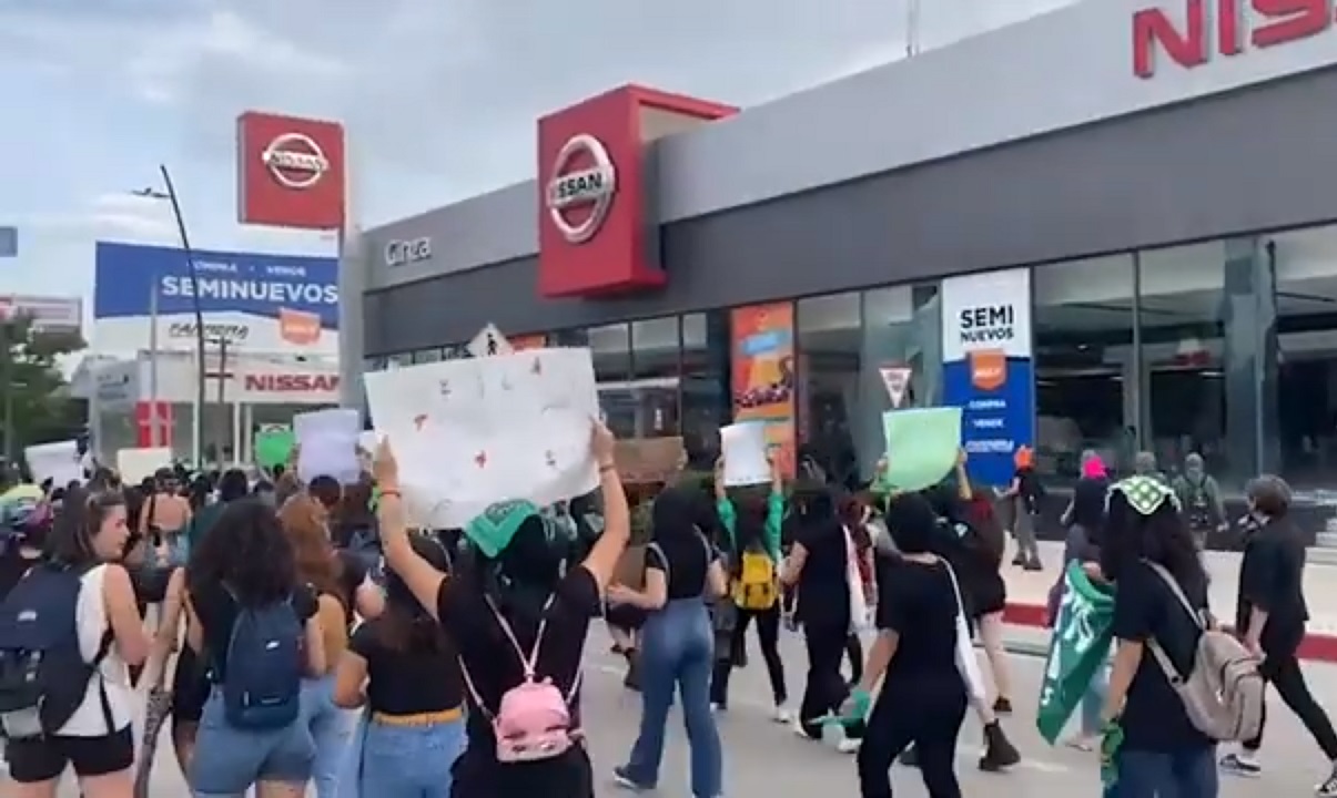 AMDA reprobó vandalismo a agencias de autos en Chiapas; exige una investigación