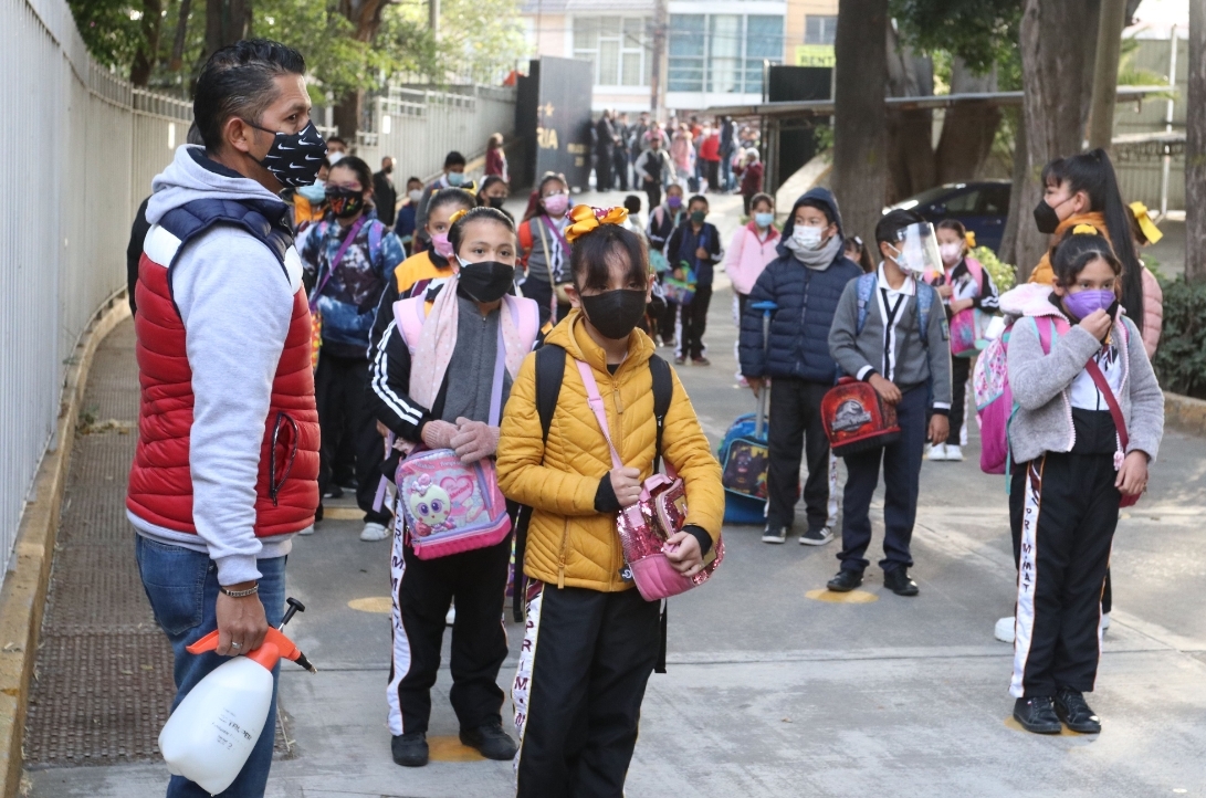 Autoridad Educativa Federal recomienda mantener uso de cubrebocas en escuelas de CDMX