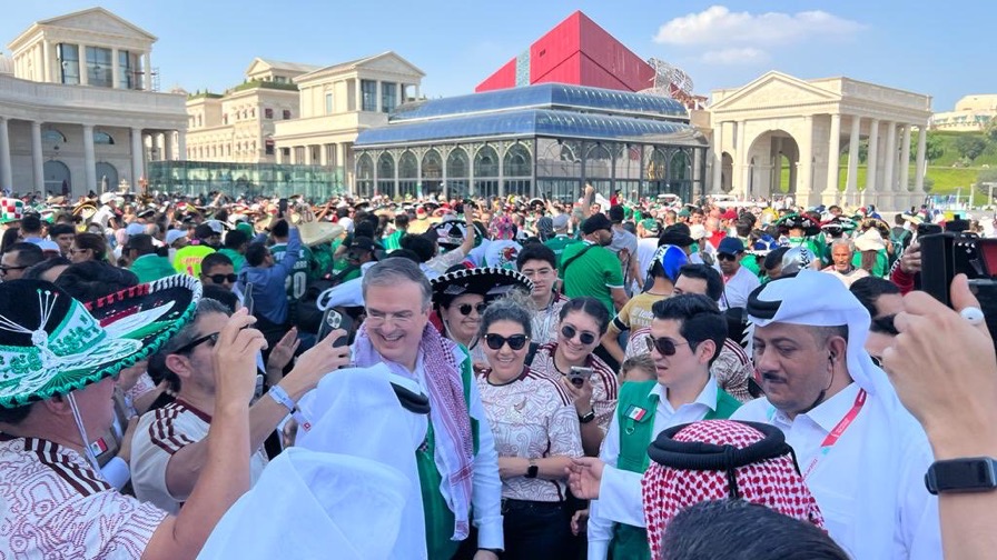 Ebrard presume primer embarque de aguacate en Qatar y mexicanos piden  ‘chela’ y tequila