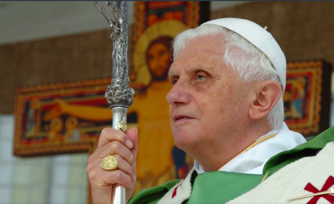 AMLO ofrece condolencias por la muerte de Benedicto XVI; el primer presidente que no recibe a un papa
