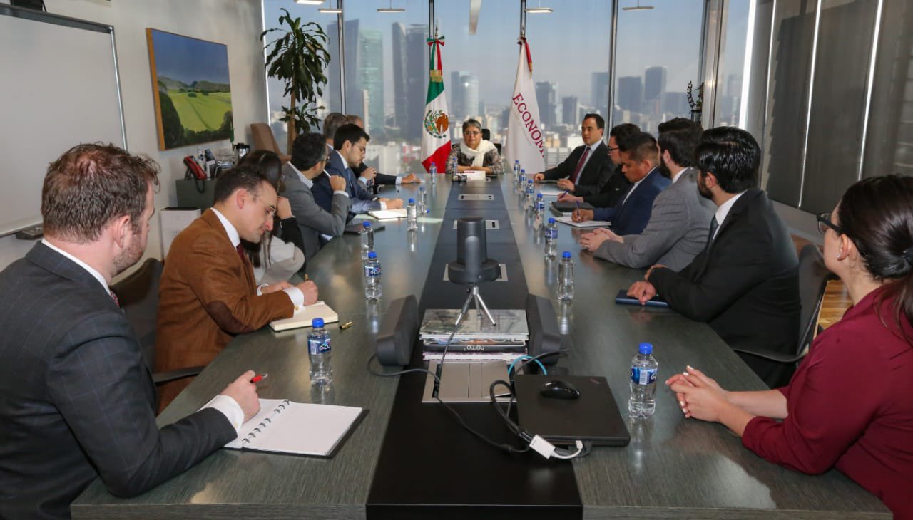 La titular de Economía, Raquel Buenrostro, se reúne con empresarios canadienses del sector energético