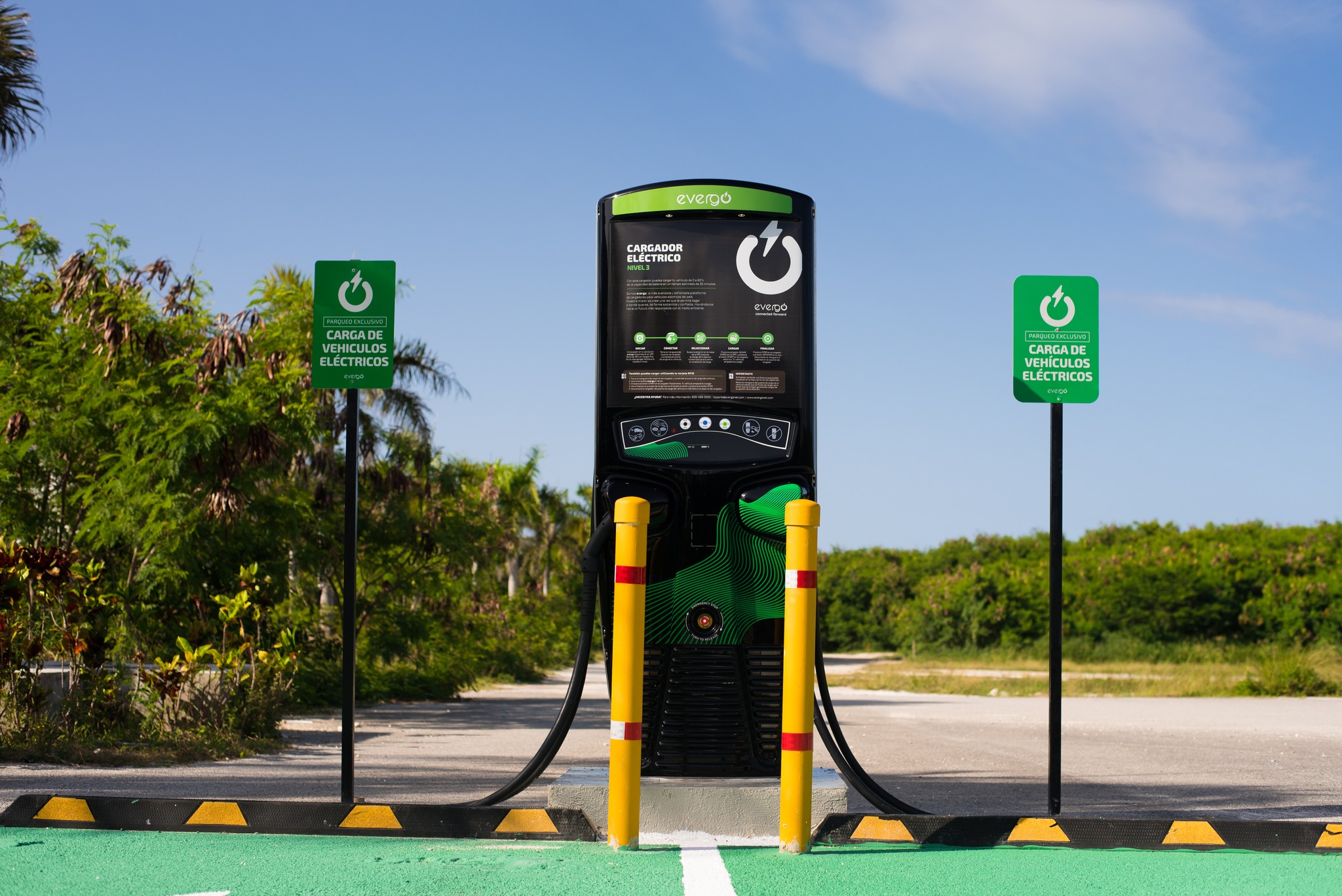 Evergo y BMW se alían para impulsar la electromovilidad; instalarán 4 mil cargadores en el país
