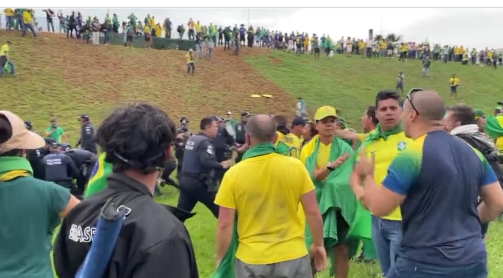 Seguidores de Bolsonaro invaden sede del Congreso Nacional de Brasil