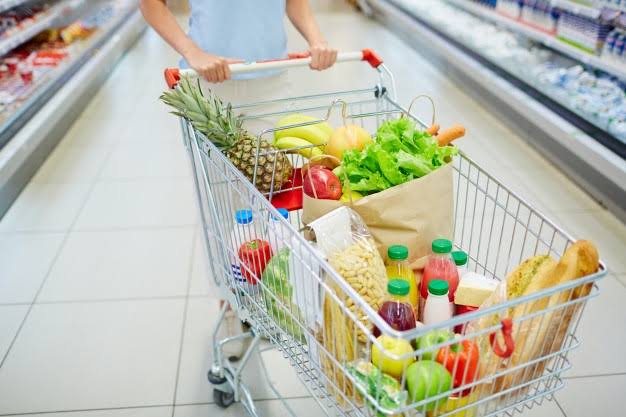 Consumo, entre altas tasas de interés y persistentes presiones inflacionarias