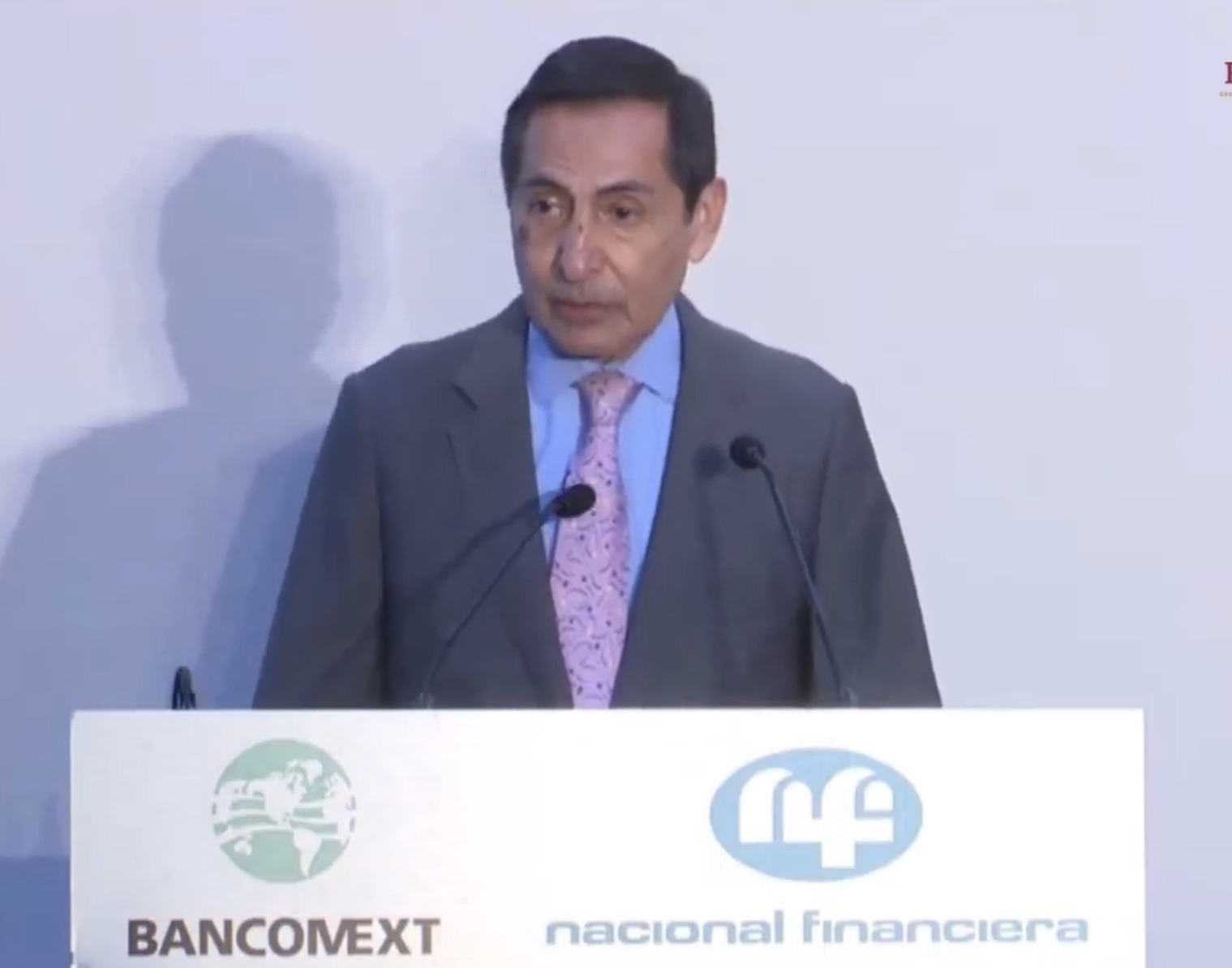 Hacienda admite posible recesión económica