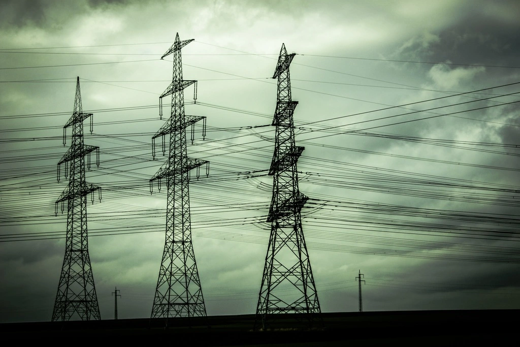 Empresarios exigen a la CRE dejar de paralizar trámites en el sector energético