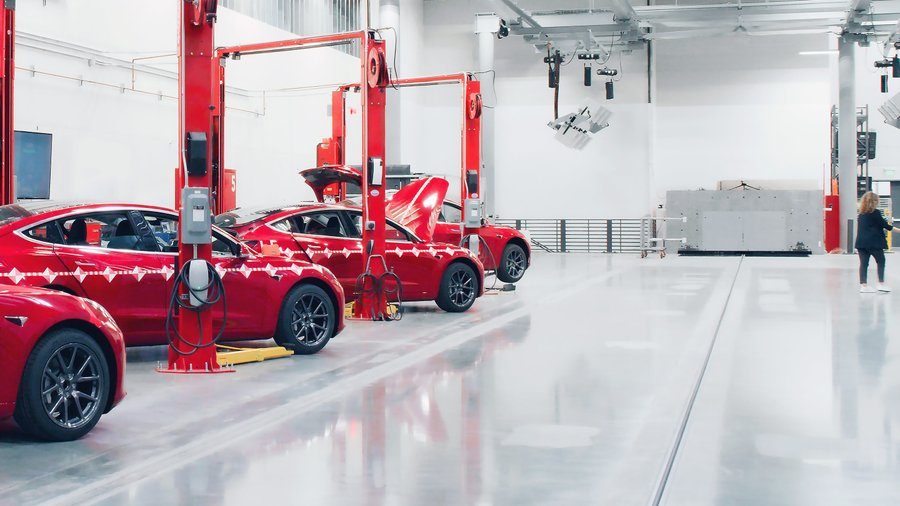 Ganancias de Tesla cayeron 24% en el 1T23 por rebajar precios de sus autos