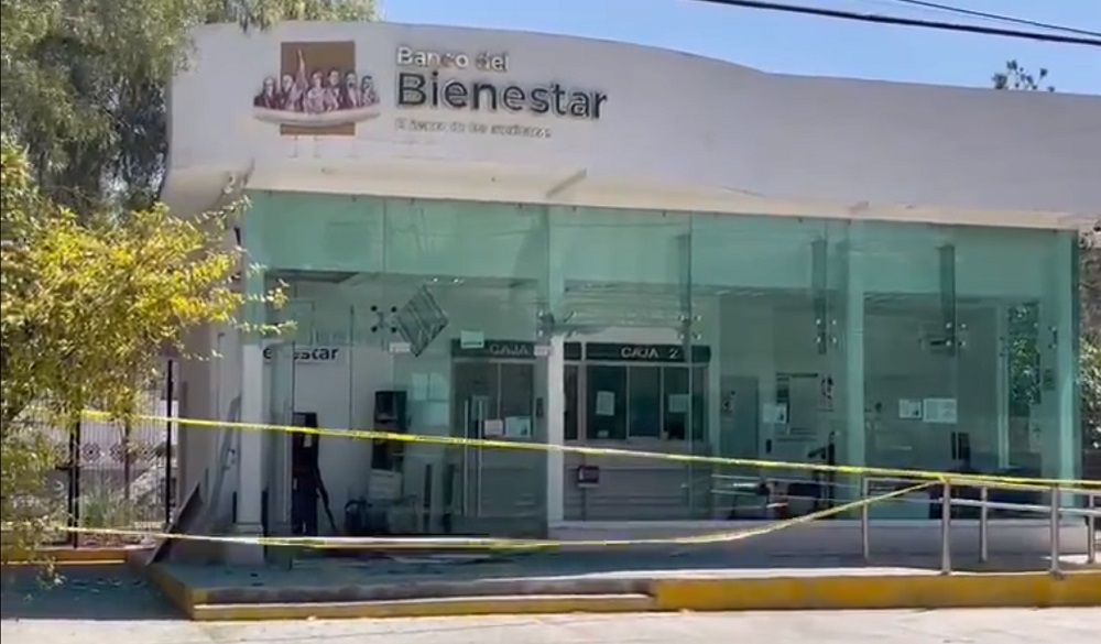 Ni el Banco del Bienestar se salva; hacen estallar artefacto en sucursal del Edomex