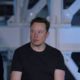 Al centro, Elon Musk en Investor Day de Tesla 2023