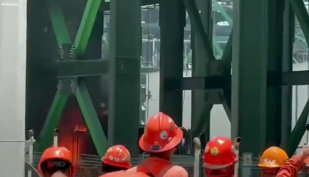 Se incendia pipa al interior de la refinería Dos Bocas